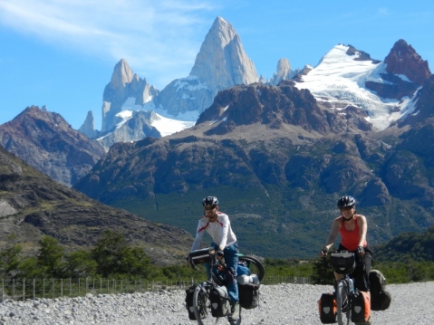 Cycling beneath a giant on the way to El Chalten