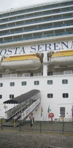Getting the size of the Beast: the Bandavelo’s cruise ship