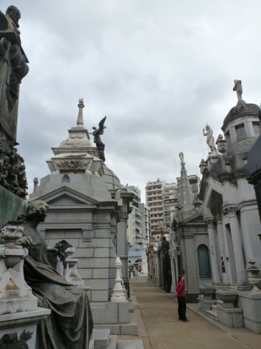 After collecting Geoff's bag in the morning we visited the Recoleta cemetary, home to the dead famous people of Buenos Aires