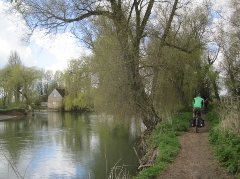 Cycling along the Thames at Lechlade